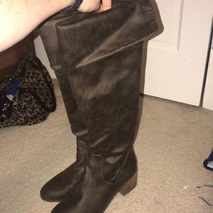 BRAND NEW OVER THE KNEE REPORT BOOTS